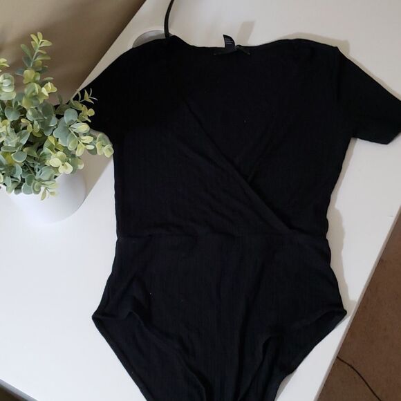 Forever 21 Cap Sleeve bodysuit - Picture 2 of 7